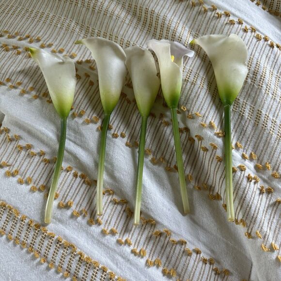 Lot Of 5 White Mini Calla Lily Pick Wedding Flower Bloom His & Hers Wedding - Picture 1 of 3